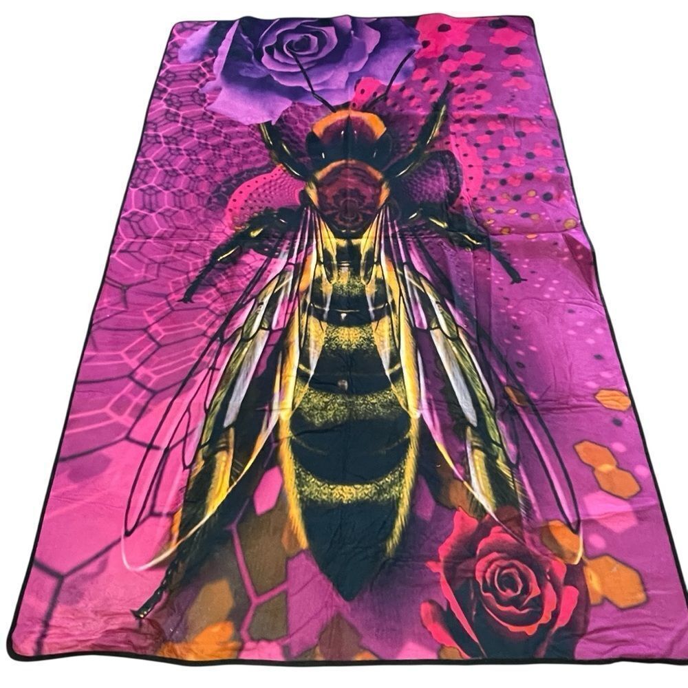 Large Vibrant Bee and Rose Design Rug 5’2” x 7’9” Pink Purple Black Red Yellow